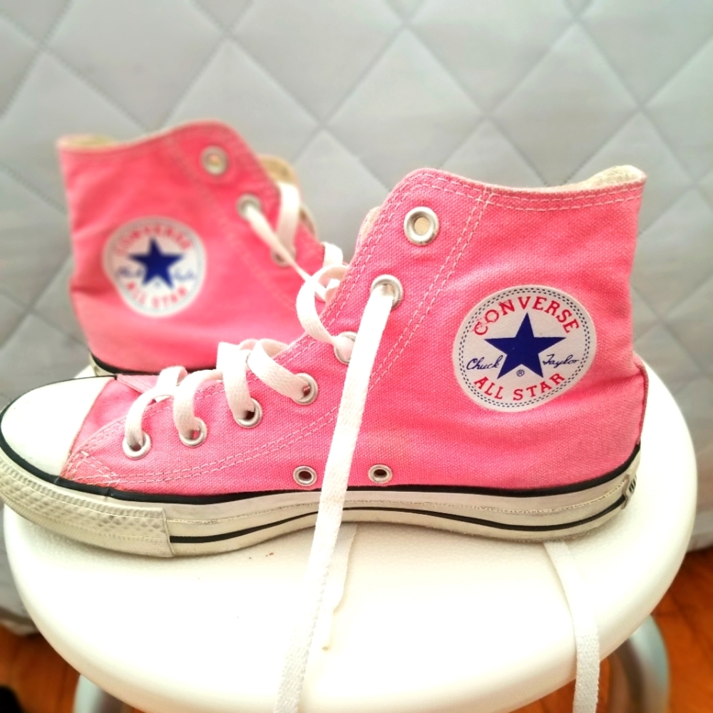 Pink  Converse  Hightop size 7